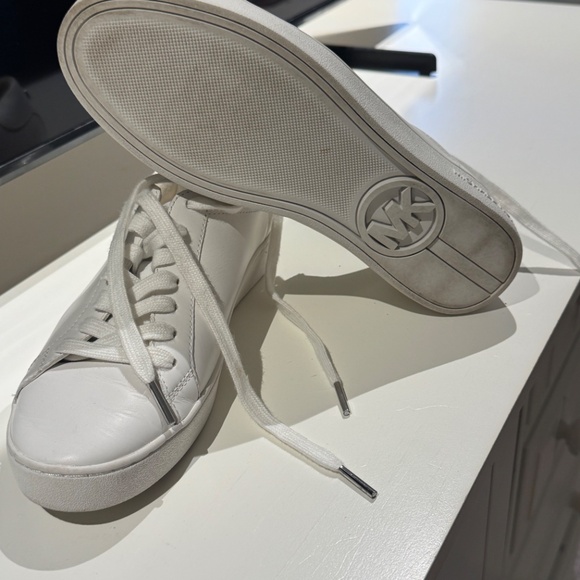 Micheal kors Shoes - Picture 2 of 4
